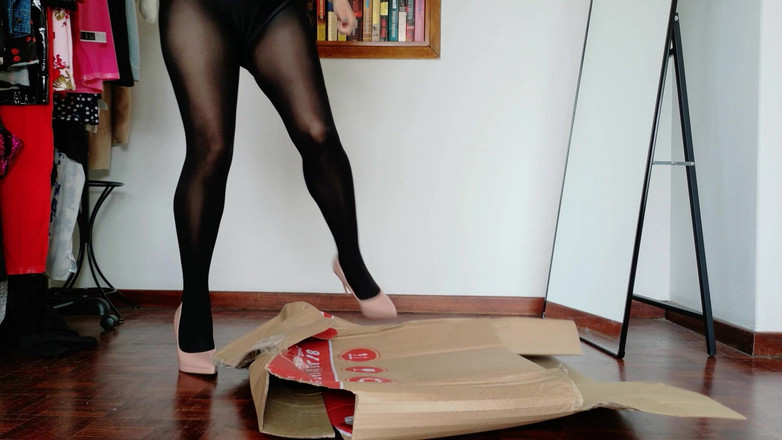 Kinky Lyrical: Destroying Boxes - in Nylon and Stilettos