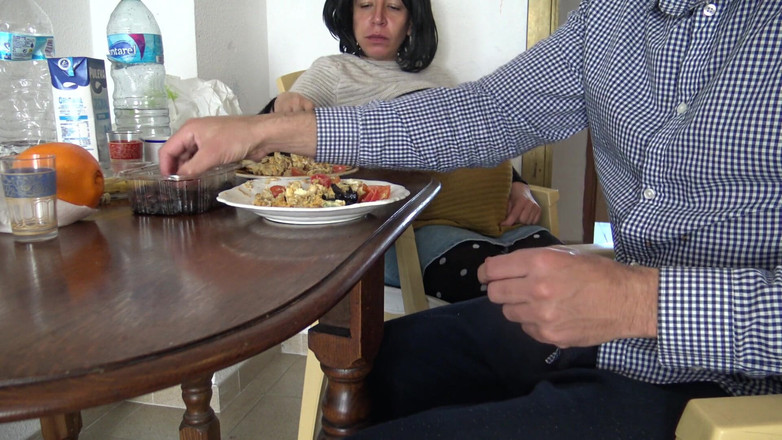 Stepmom Susan: La mia matrigna incinta mi lascia sborrare nel suo caffè...