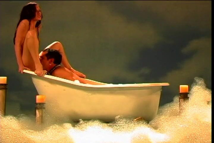 Cryptostudios: ゴージャスな有名人が本当のハード犯され、baththubに兼を飲み込んだ