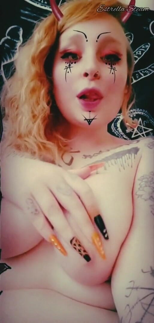 Estrella Steam: Witch plays with her tits NO AUDIO