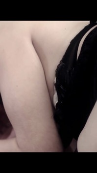 Romantické porno šukání elegantní brunetky MILF a smyslný anální sex