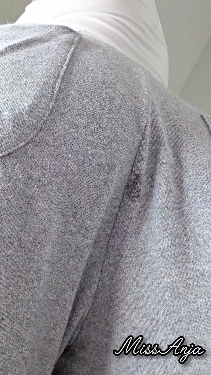 MissAnja_FH: Aku sampai dengan keringat sambil pakai celana dalam abu-abu