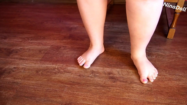 Nina Doll: Feet worship. Sweet stepmommy needs it