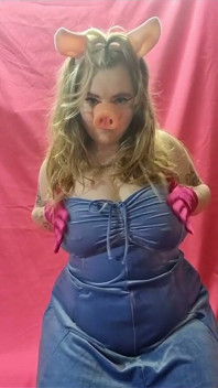 Domnișoara sexy Piggy Bigg Honking țâțe