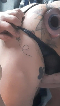 Tunnel Buttplug Stretching
