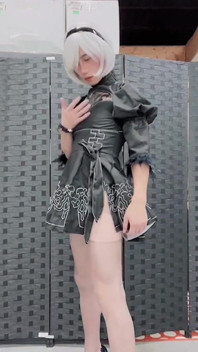 Kadın kılıklı cd eva 2b cosplay'de