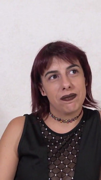 Nora Martin sembra timida, ma è in grado di quasi spaccare a pezzi il nostro contadino !!