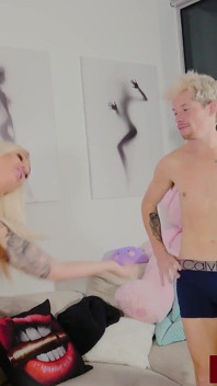 Elana ve Kyle striptiz yapıyor penis oyunu