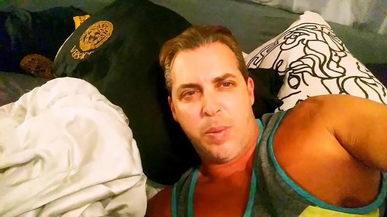 Cory Bernstein: Nevlastní syn přistihl nevlastního otce při honění na telefonu Celebrity...