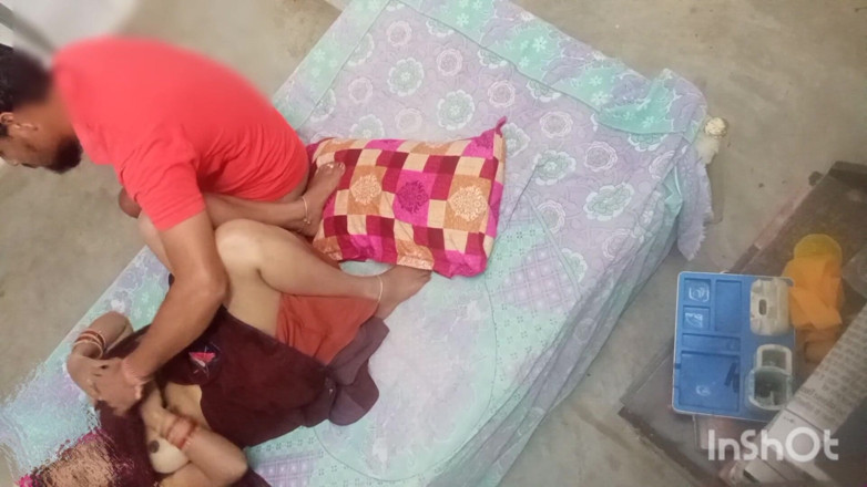 Bed: Uttar Pradeshs sexiga Bhabhi knullad hemma