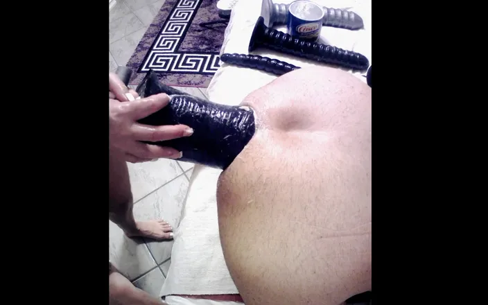 Ickakris: Monster Dildos and Fisting on the New Swing