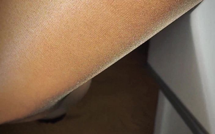 DeesseJulia: Meine füße in strumpfhosen - herrin julia