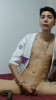 Masturbando meu pau enquanto chupa um vibrador preto até eu gozar