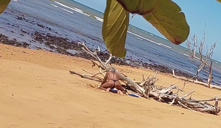 Ladysilvas: Ladysilva Was Filmed Hiding Tanning Her Hot Ass on the...