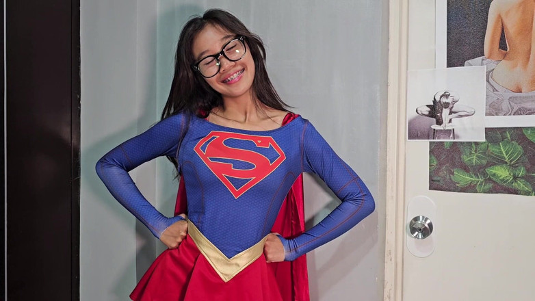 creamberryfairy: Supergirl quần lót trêu chọc