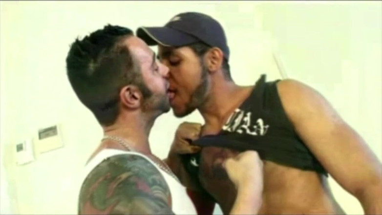 Sneaker gay: Calpestare con le scarpe da ginnastica da un ragazzo etero