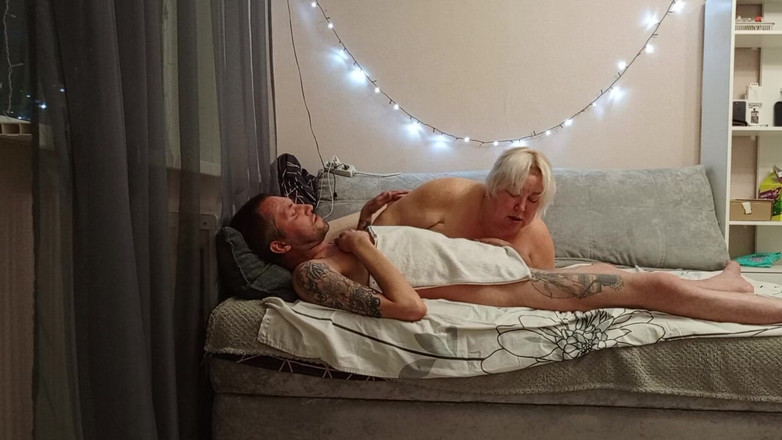 Zona901: 딥 오럴을 해주고 정액을 삼키는 이웃