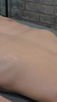Daddyontwink Petite Twink Conor honí Harryho obrovský péro