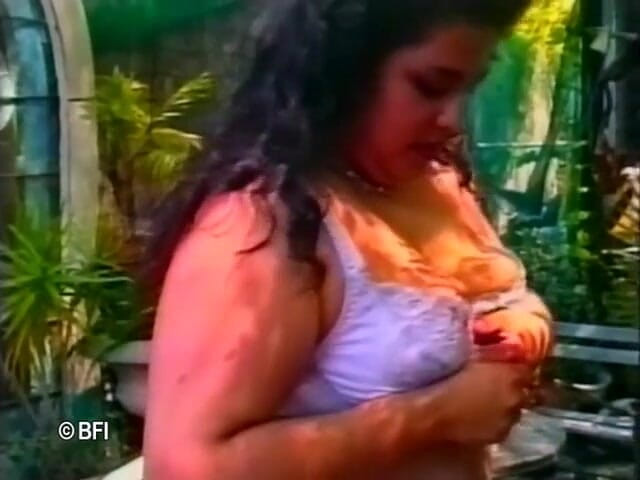 Battle of the asses and pussies: Grassa e eccitata.