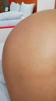 Modelo latina caliente en ropa rosa follada y corrida en el culo