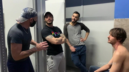 MACHO FUCKER FROM SPAIN: Roxs scopata selvaggiamente da John e Douglas