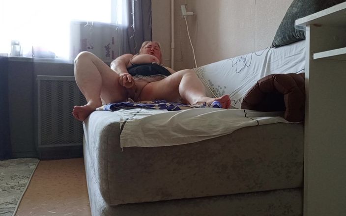 Zona901: Namorada insaciável masturba sua buceta grande com seus brinquedos sexuais