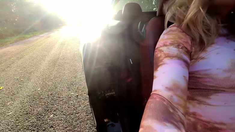 Kellycd2022: Crossdresser Kellycd2022 out for a drive down the lanes