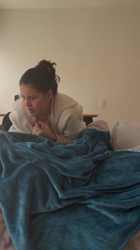 Soția mea își amintește cum să aibă sex romantic lesbian
