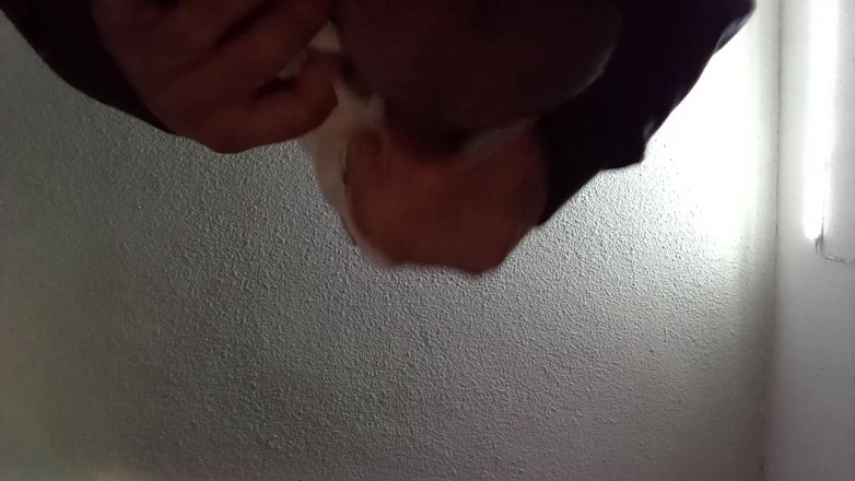 cry_santos: Masturbace v sousedově spodním prádle