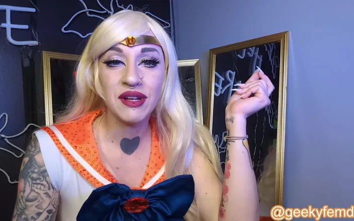 Geeky Femdom: Marinheiro Venus cucks máscara de smoking