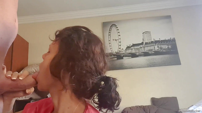 domslutfucker: 자지를 빠는 핑크색 가운을 입은 소녀와 사정할 때까지 주무르기