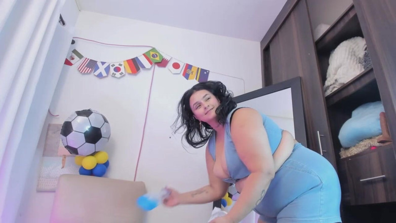 Queenbbw: Setubuhi aku dan biarkan semua susumu di dalam diriku tanpa...