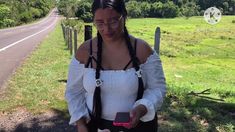 Lexly_16: Orang asing mengongkek saya untuk wang di luar rumah