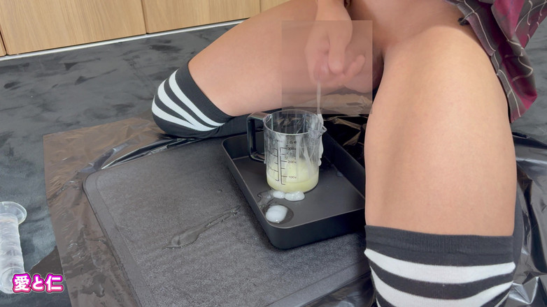 JAPAN FEMDOM: Vestindo-se como mulher e ejaculando massivamente em um copo medidor