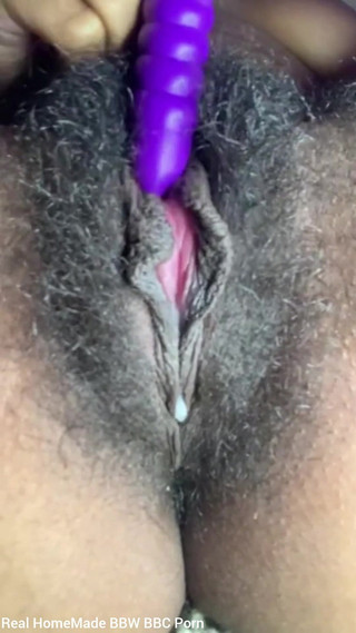 Super sexy ebony cuties: De aproape, stimulând pizda mea păroasă și clitorisul mare