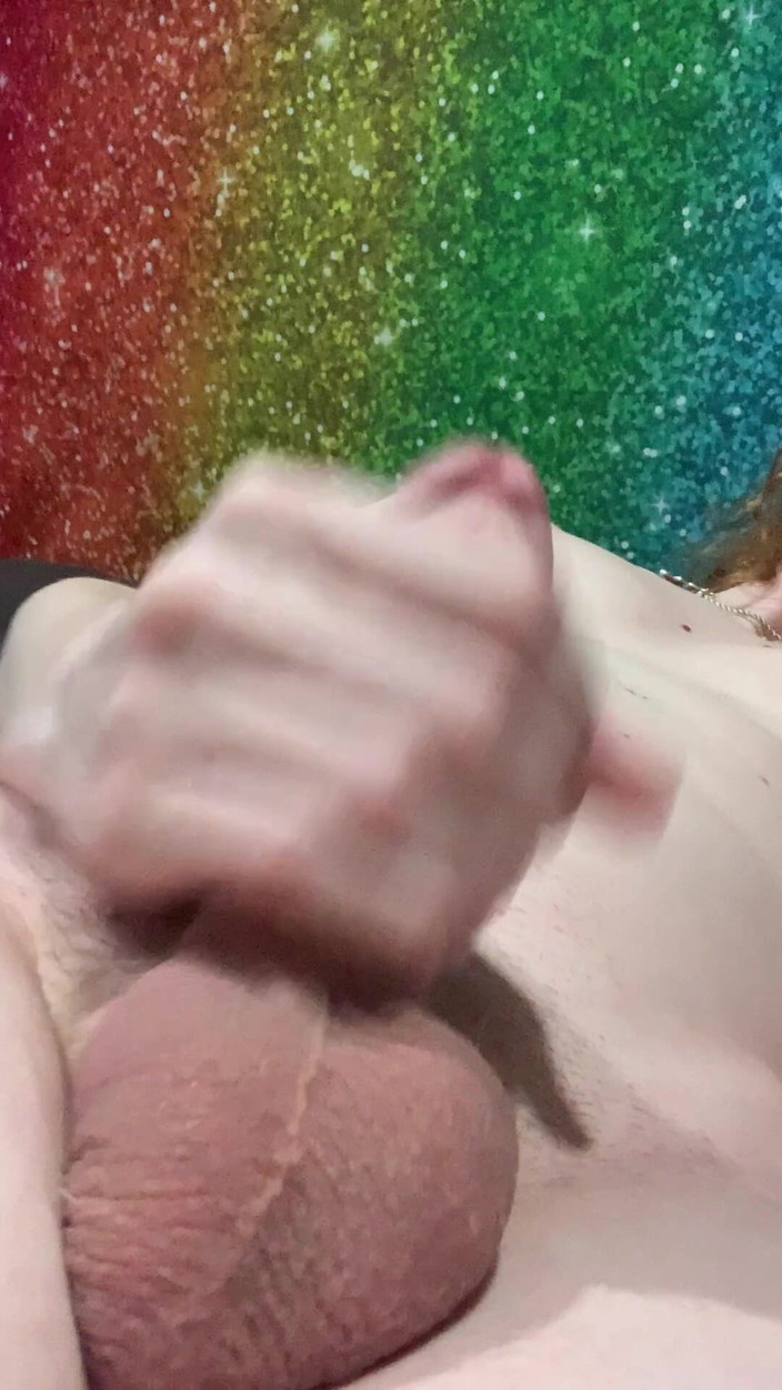 Brashen: Băiatul roșcată excitată trebuie să ejaculeze rău