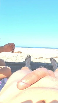 Twarzy na plaży dla nudystów