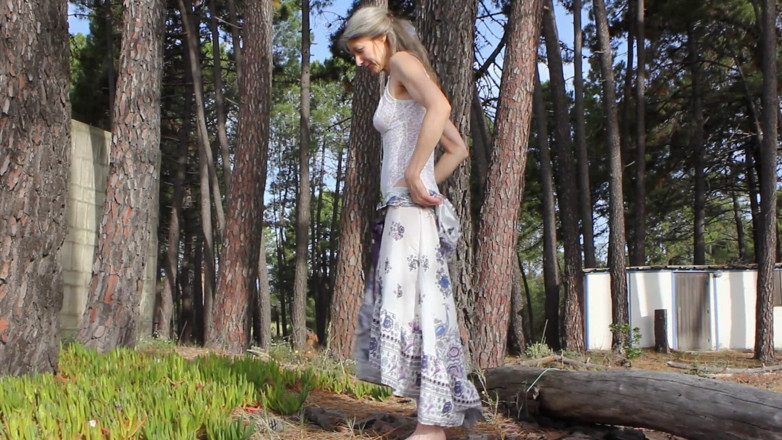 Annabel Miller: Annabel açık havada ateşli striptiz