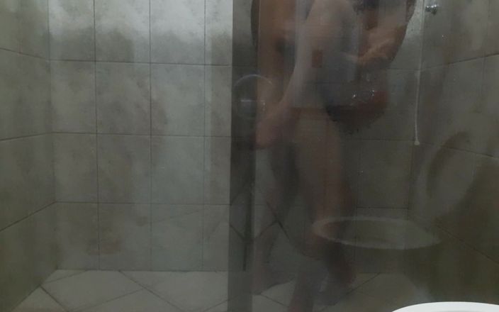 Crazy desire: Parte 2: Sexo en el baño con una pareja - gran culo...