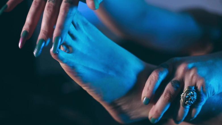 Evol Feet: Adorazione del piede e masturbazione calda con la regina Marilou