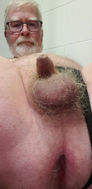 Redhairy4u: Mały Kutas sika i orgazm