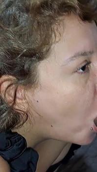 Kakak tiri saya bermain dengan vaginanya yang basah