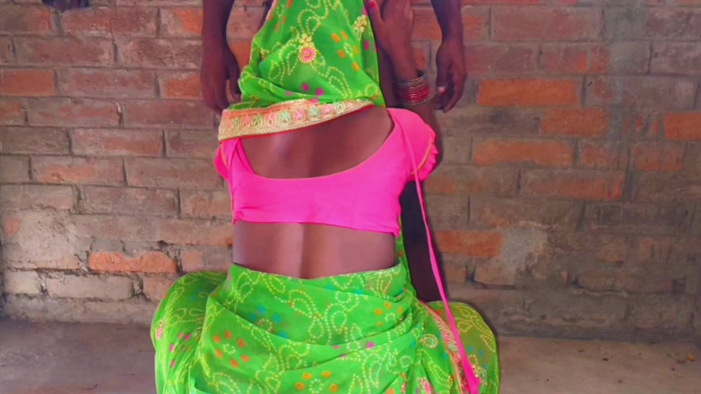 Sumang studio: De man liet zijn jonge vrouw op haar schoot gaan...