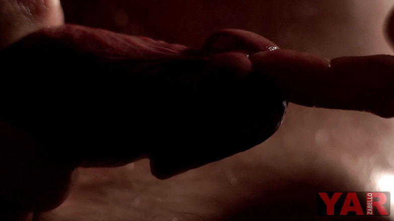 YARzabello: Une femme adulte suce doucement une bite et prend du...