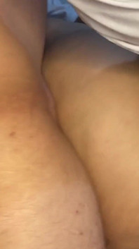 Le cul de ma belle-sœur MILF ne me laisse pas se reposer