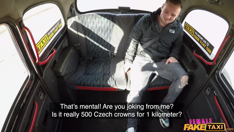 Female Fake Taxi: Kobieta fałszywa taksówka - gorąca milf cabbie uwielbia ssie kutasa