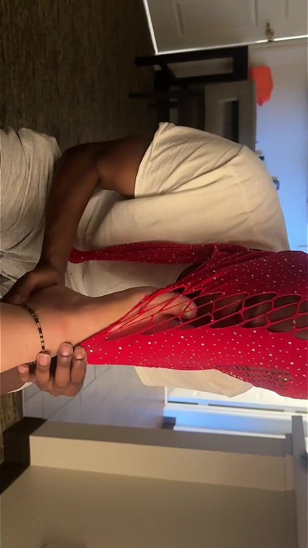 Sharedwife90: Domme Fußfetisch Belohnt Sklaven Mit Einem Handjob