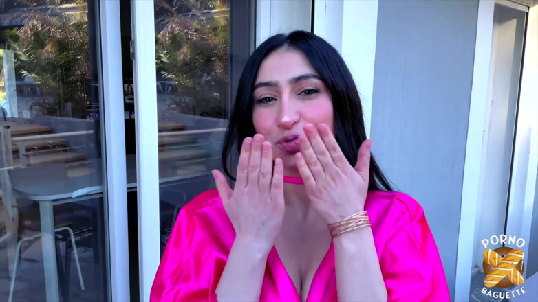 Porno Baguette: Didi se fait baiser par deux bites à gros nichons