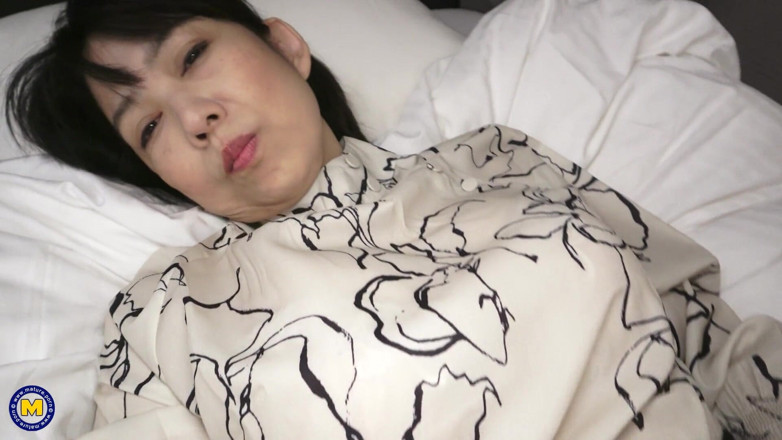 Mature NL: ดูคุณแม่เลี้ยงญี่ปุ่นอาบน้ำ แล้วแตกในให้เธอแบบ POV