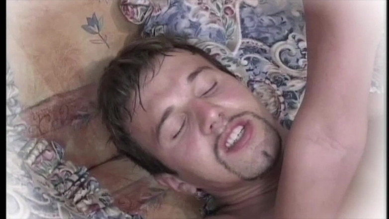 Inhonorof porn: Секс Утрьох В Сараї З Білим І Чорним Півнем